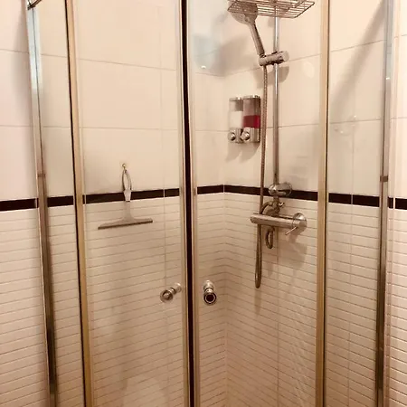 Mon Avec Terrasse Et Piscine דירה