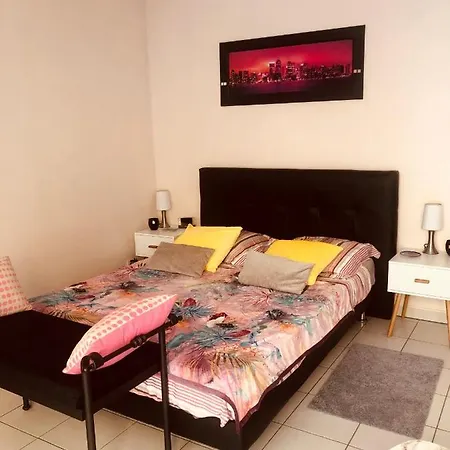 Mon Avec Terrasse Et Piscine *