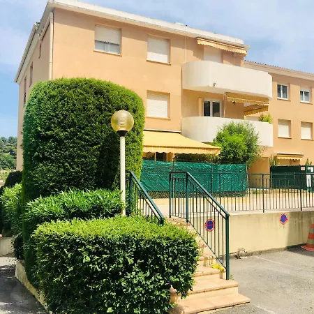 Mon Avec Terrasse Et Piscine * רוקברון-קאפ-מרט