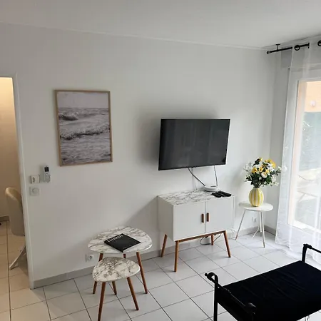 Mon Avec Terrasse Et Piscine
