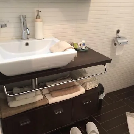 Mon Avec Terrasse Et Piscine